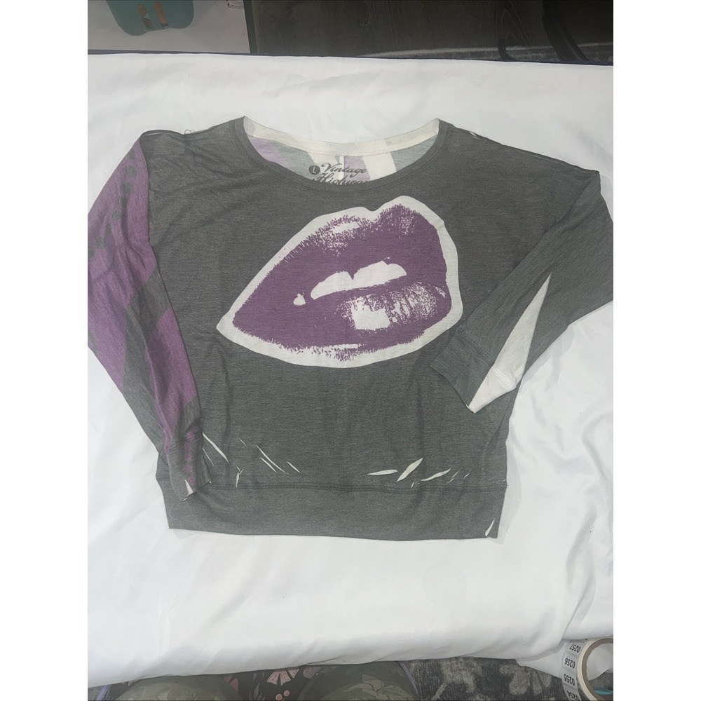 Lips Large Purple Gray Lips Top Vintage So Cute Sexy 253‎